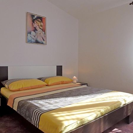 Apartment Milica Njivice Buitenkant foto