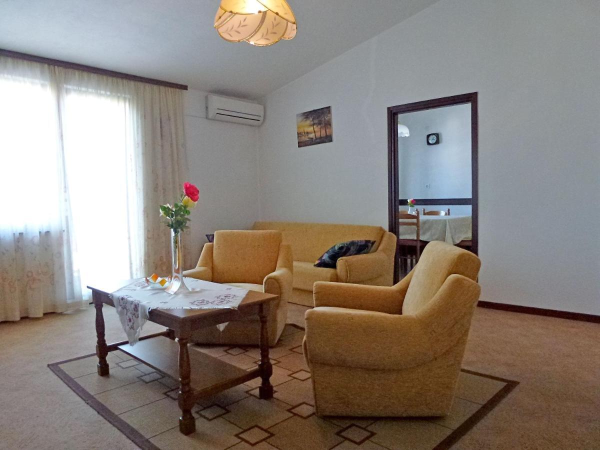 Apartment Milica Njivice Buitenkant foto