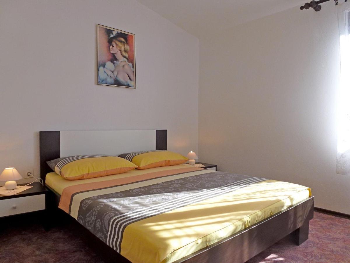 Apartment Milica Njivice Buitenkant foto