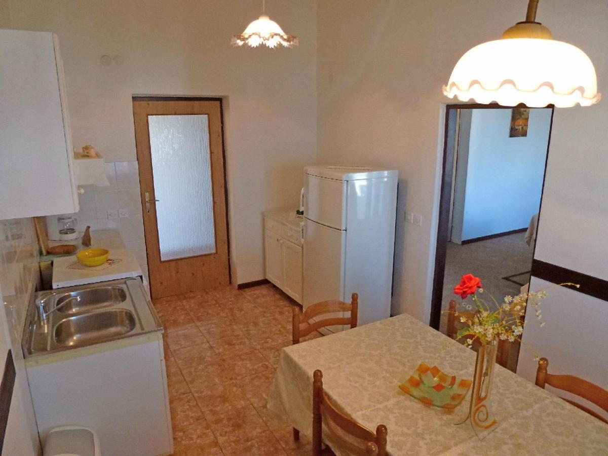 Apartment Milica Njivice Buitenkant foto