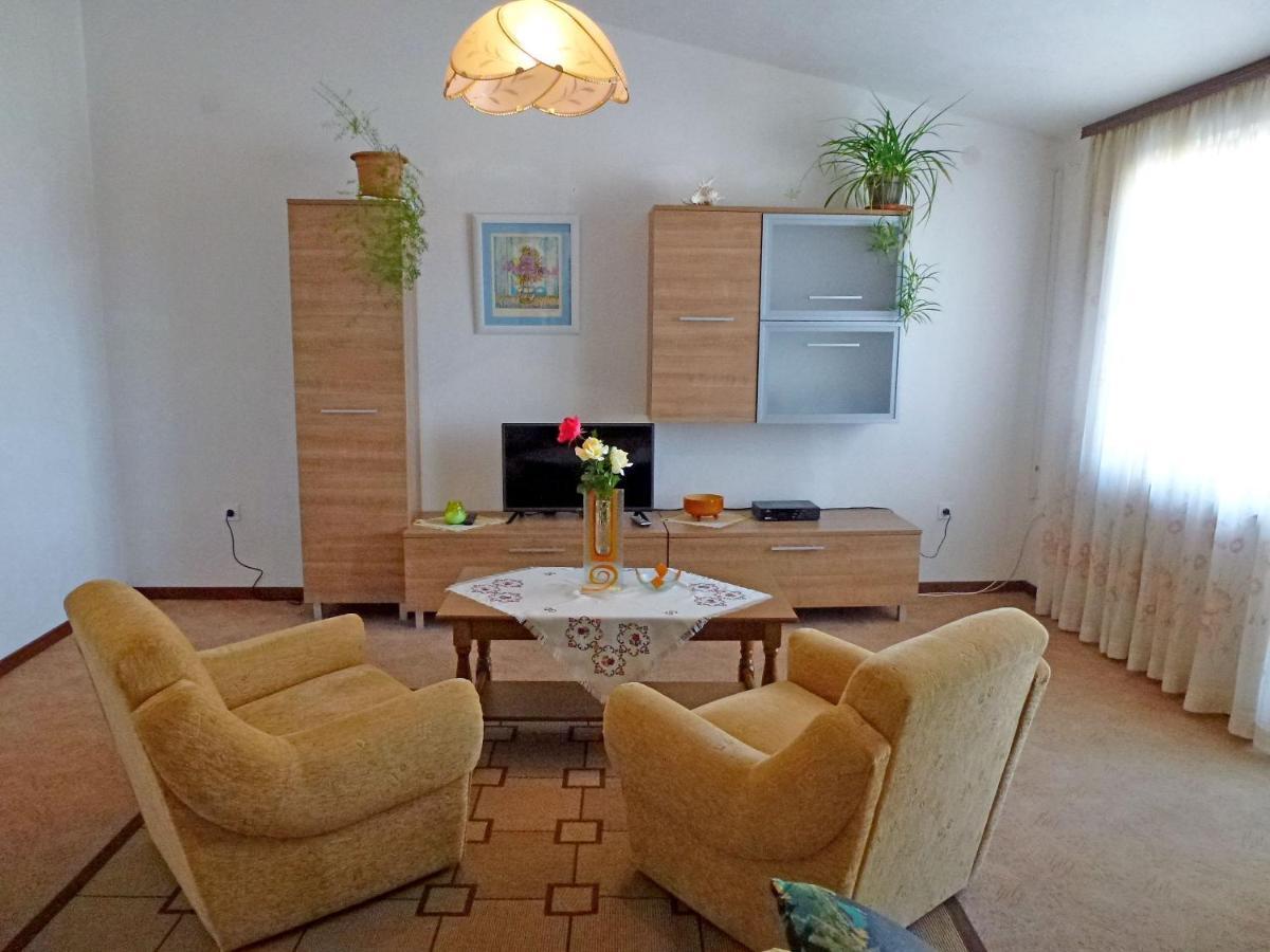 Apartment Milica Njivice Buitenkant foto